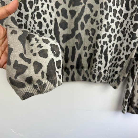 ATM Anthony Thomas Melillo Cotton & Cashmere Leopard V-Neck Sweater size Large - Picture 5 of 9